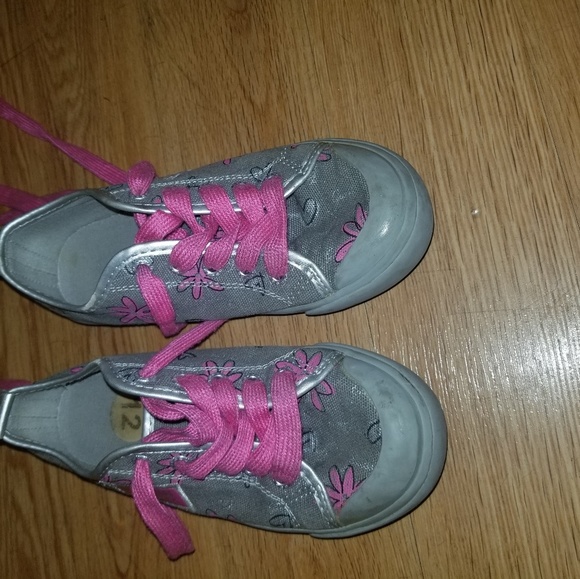 Bundle pairs of shoes - Picture 3 of 6